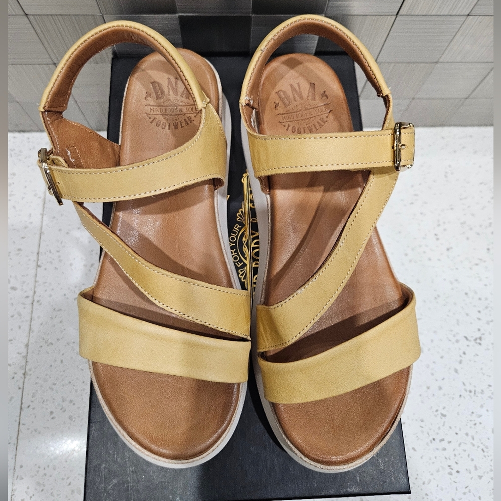 Sandals - Picture 2 of 4